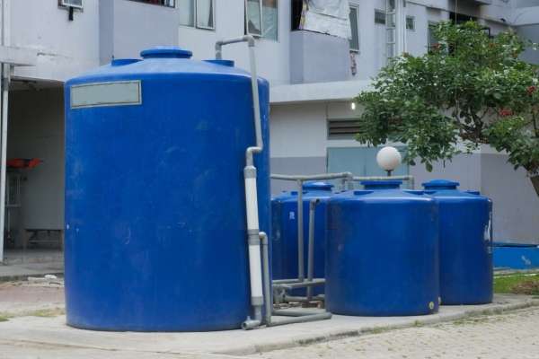 Water tank cleaning